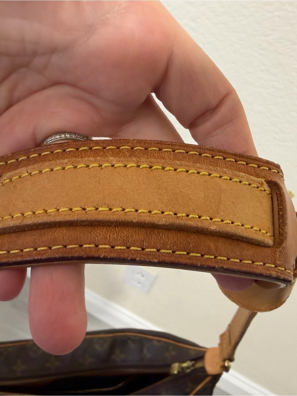 Louis Vuitton Brown Leather Interior Zip Pocket Shoulder Bag - Picture 5 of 16